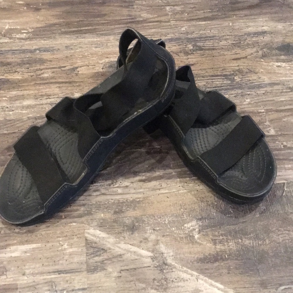Crocs elastic strappy sandal